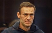 Навальному заменили условный срок на реальный и отправили в колонию на 3,5 года