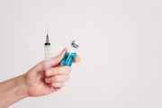 Вакцинация от COVID-19: про здоровье или про политику?