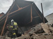 В Алма-Ате взрыв газа разрушил дом и повредил еще два